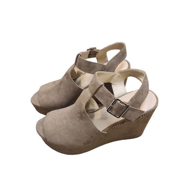 BC Footwear Women's Here We Go Now Platform Wedge Sandal, Taupe v-Suede, 8.5 - Picture 5 of 10